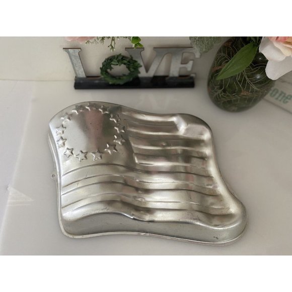 Wilton Cake Pan Mold 1974 American Flag Stars & Stripes 2105-183 11.5"X9"X2" Vtg - Picture 9 of 16
